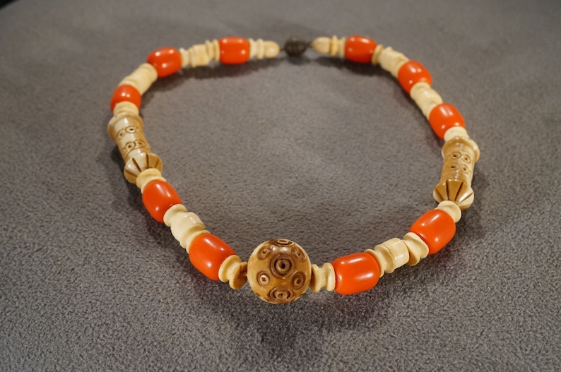 Vintage Art Deco Style Silver Tone Celluloid Beaded Etched Dimensional Necklace Jewelry K#8