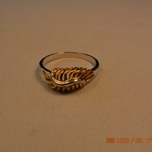 Vintage sterling silver statement ring with serpentine detailing in a gold overlay, size 9  **M3