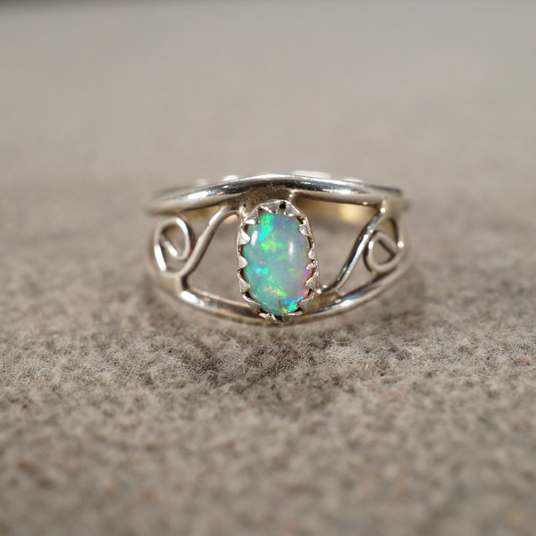 Vintage Wedding Band Stacker Design Ring Sterling Silver Oval Prong Set Opal Raised Relief Single Stone Setting Collectable Classic, Size 5