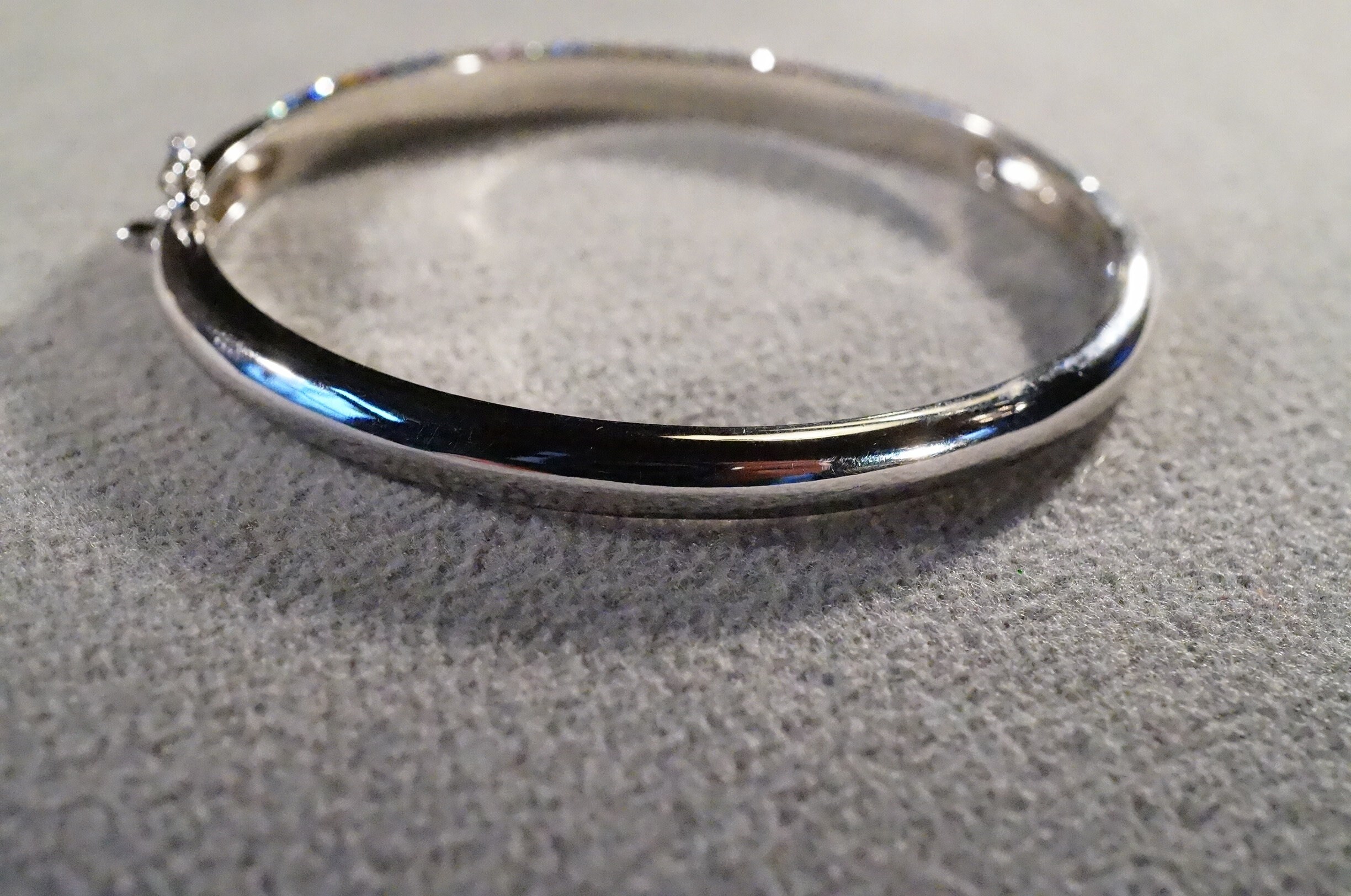 Swarovski Silver Toned Gave Bracelet Bangle Size M- Good Condition Swarovski Matrix Crystal Bangle Bracelet – Day main image 2