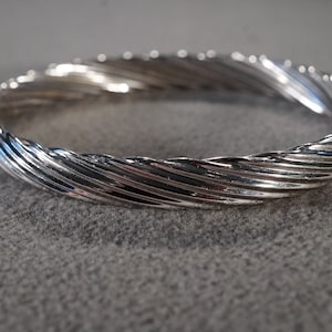 Vintage Art Deco Style Sterling Silver Etched Scrolled Bangle Bracelet Stackable 16 Grams Jewelry  K#7