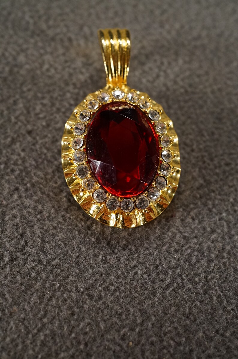 Vintage Art Deco Style Yellow Gold Tone Rhinestone Glass Stone Red Pendant Oval Jewelry K#26