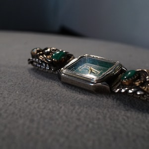 Vintage Wrist Quartz Movement Watch Sterling Silver 5 Oval Rectangle Malachite Etched Scrolled Raised Relief Southwestern Style Artist #1308 bild 3