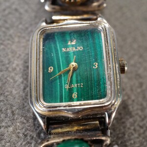 Vintage Wrist Quartz Movement Watch Sterling Silver 5 Oval Rectangle Malachite Etched Scrolled Raised Relief Southwestern Style Artist #1308 bild 2