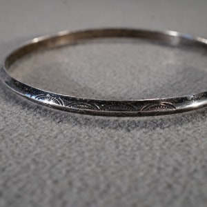 Vintage Art Deco Style Sterling Silver Round Bangle Bracelet Stackable Etched Scrolled 16 Grams Stackable Jewelry   K#3