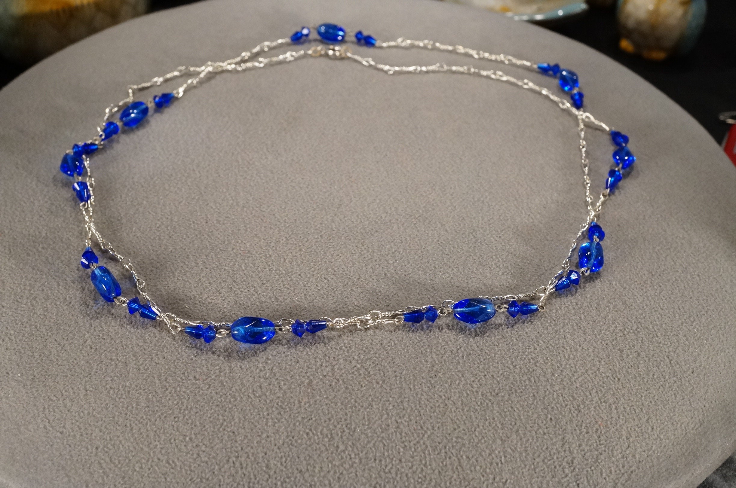 Collier Vintage Boules En Verre Bleu Sur Métal Argenté - Bijou Fantaisie Femme - Occasion