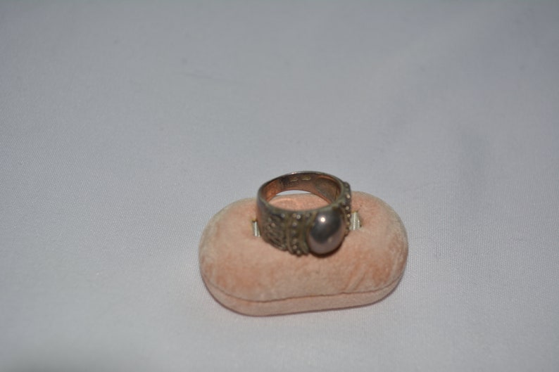 vintage sterling silver statement ring with large oval face beading and decorative ribbon design size 6 12 **M5