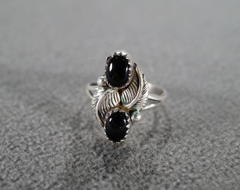 Antique Vintage Band Ring Sterling Silver 2 Oval Prong Set Black Onyx Etched Double Leaf Multi Stone Setting Southwestern Style, Size 7