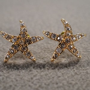 vinage antique starfish gold tone with white rhinestone accents covering each piece, 3/4 inch  **M1