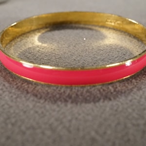 Vintage Art Deco Style Yellow Gold Tone Enameled Pink Round Bangle Bracelet Stackable Jewelry    K#10