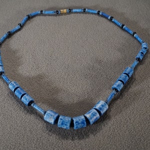Vintage Art Deco Style Yellow Gold Tone Screw Closure Blue Glass Beads Graduating Cylinder Style Necklace Jewelry   K#22