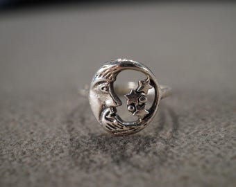 Vintage Sterling Silver Wedding Band Stack Design Ring Etched Moon Stars Shape Design Raised Relief Setting Art Deco Style, Size 7 3/4 AM