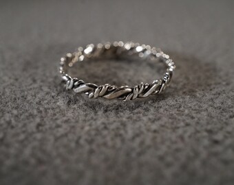 Vintage Sterling Silver Wedding Eternity Band Stacker Design Ring Raised Twisted Design Setting Unisex Art Deco Style Classic, Size 7