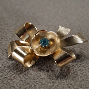 Vintage Art Deco Style Yellow Gold TOne Rhinestone Blue Glass Stone Bow Design Pin Brooch Jewelry   K#41