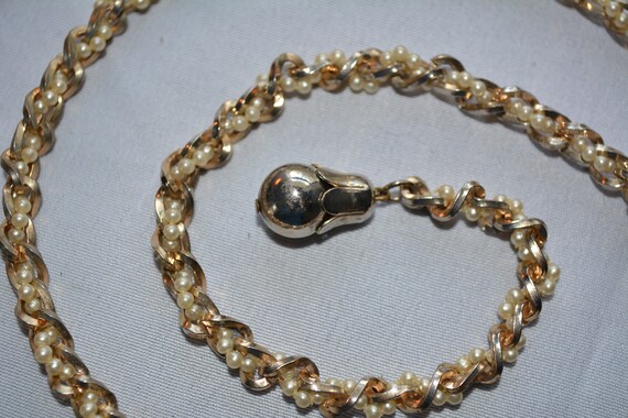 vintage gold tone and faux pearl lariat style nec… - image 3