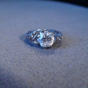 Vintage Sterling Silver Band Ring Round Prong Set White Topaz Scrolled Filigree Setting Victorian Style Classic Collectable, Size 7