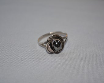 vintage sterling silver statement ring with floral and leaf design and set with an smooth oval hematite, size 7 3/4  **M4