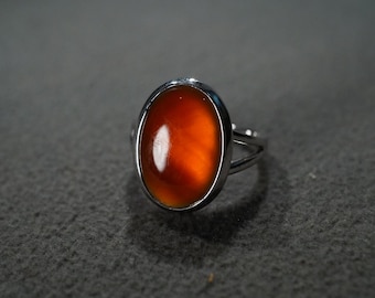 Vintage Band Ring Sterling Silver Oval Bezel Set Carnelian Raised Relief Southwestern Style Classic Collectable Artist, Size 7