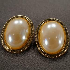 Vintage Art Deco Style Yellow Gold Tone Faux Pearl Oval Clip On Earrings Domed Earrings Jewelry     K#54