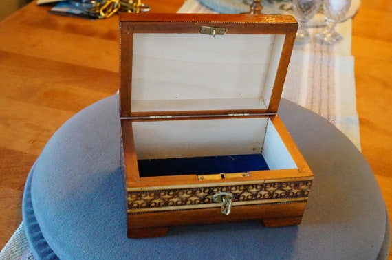 Antique Vintage Rectangle Trinket Jewelry Box Fan… - image 3