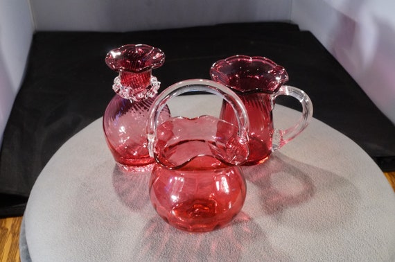 Antique Glass Vase セット Vintage Pilgrim Glass Set 3 Cranberry Art Glass Vase Basket