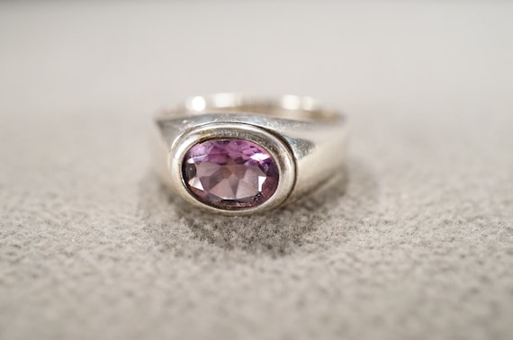 Vintage Wedding Band Stacker Design Ring Sterling Silver Oval Bezel Set Amethyst Raised Relief Sleek Design Single Stone Setting, Size 10