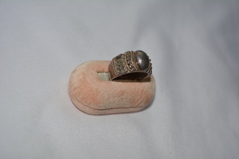vintage sterling silver statement ring with large oval face beading and decorative ribbon design size 6 12 **M5