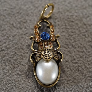 Vintage Art Deco Style Yellow Gold Tone Faux Pearl Glass Stone Blue Faux Pearl Dangle Jewelry Pendant   K#84
