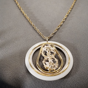 Vintage Art Deco Style Yellow Gold Tone Enameled White Large Pendant Dangle Round Necklace Jewelry   K#23