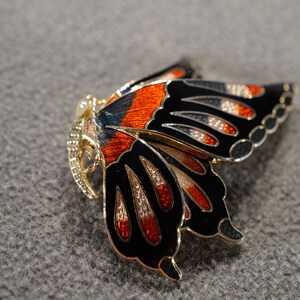 Vintage Art Deco Style Yellow Gold Tone Enameled Butterfly Design Etched Scrolled Pin Brooch Jewelry    K#65