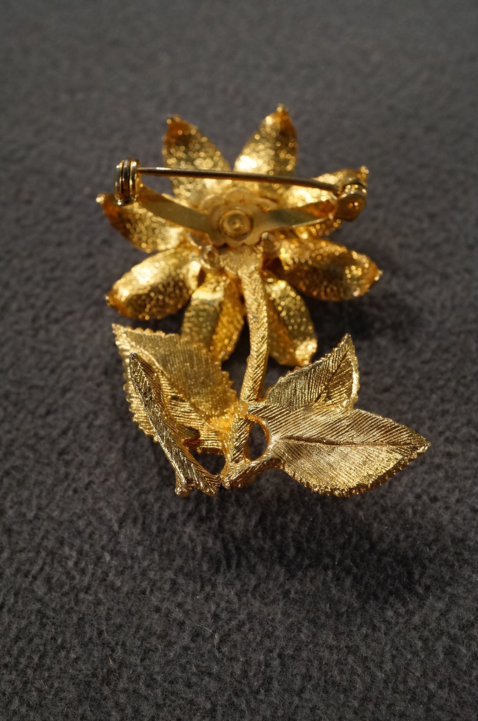 Vintage Art Deco Style Yellow Gold Tone Floral Design Etched