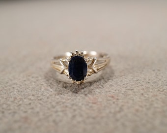 Vintage Wedding Band Stacker Design Ring Sterling Silver Oval Prong Set Faceted Black Onyx Raised Relief Single Stone Setting Classic Size 7