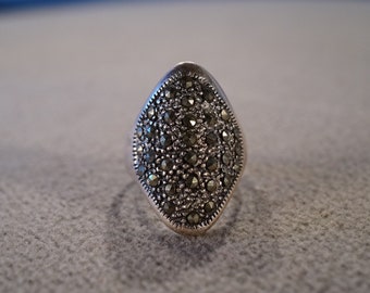 Vintage Band Ring Sterling Silver Multi Round Prong Set Marcasite Wide Cluster Multi Stone Setting Classic Art Deco Style, Size 7.5