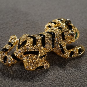 Vintage Art Deco Style Yellow Gold Tone Rhinestone Glass Stone Cat Design Jet Black Enameled Pin Brooch Jewelry    K#45