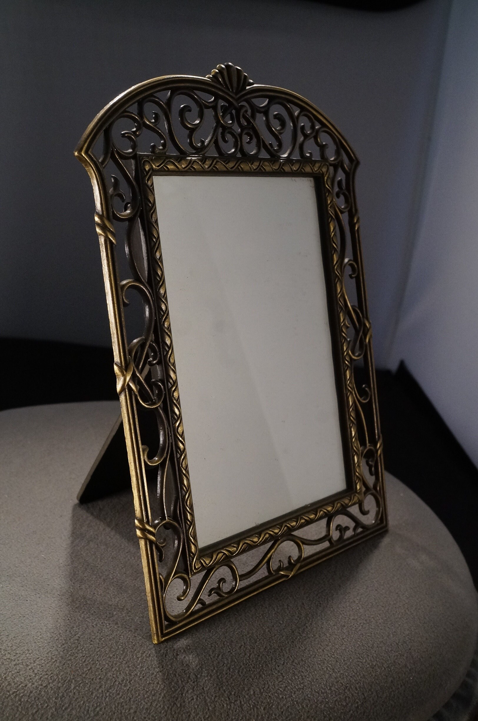 金色のアート用パーツ1969年金メッキフォード置物 Amazon.com - Vintage Gold Picture Frame 5.6x3.7 Inch Picture
