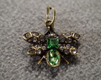 Vintage Art Deco Style Yellow Gold Tone Green Glass Stone Insect Design Rhinestone Pendant Jewelry   K#96