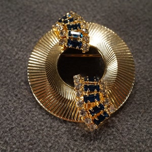 Vintage Art Deco Style Yellow Gold Tone Faux Glass Faux Sapphire Round Pin Brooch Jewelry    K#46
