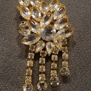 Vintage Art Deco Style Yellow Gold Tone Rhinestone Glass Stone Tassel Dangle Pin Brooch Jewelry    K#34