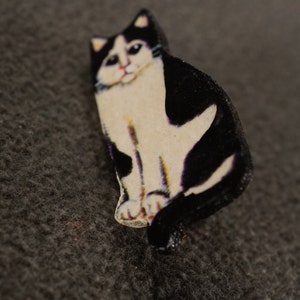 Vintage Art Deco Style Wood Painted Design Cat Pin Brooch Jewelry    K#50