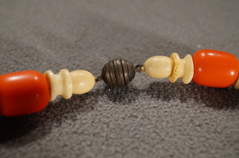 Vintage Art Deco Style Silver Tone Celluloid Beaded Etched Dimensional Necklace Jewelry K#8
