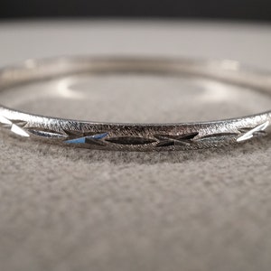 Vintage Art Deco Style Silver Tone Etched Bangle Bracelet Stackable Jewelry    K#12