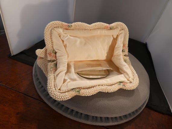 Antique Vintage USA Petit Bead Round Stones Ornate Design Purse Handbag Hand Clutch Snap Closure Elegant Style Fashion Accessory Mirror View 3