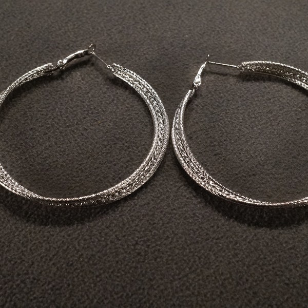 Vintage Art Deco Style Silver Tone Round Hoop Design Etched Leverback Dangle Pierced Earrings Jewelry  K#65