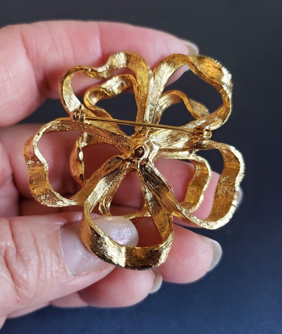 Flower Gold Tone Brooch - image 3