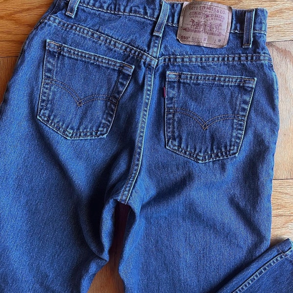 90’s Levi’s 550 womens short tailored leg, 27”-28” waist