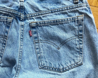 90’s Levi’s 551 light wash jeans 30” waist SHORT length