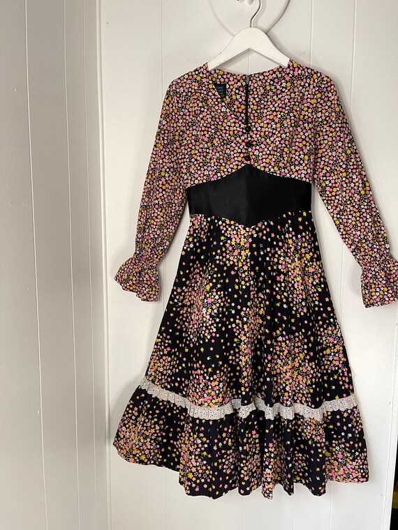 1960’s cottagecore bright floral flower power dres