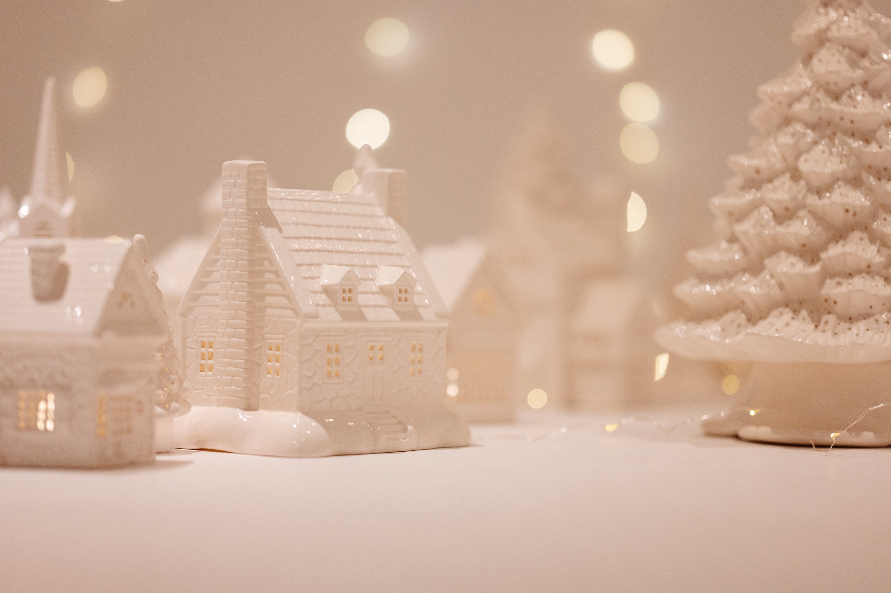 Maison éclairée pour village de Noël miniature Winterkinder, restaurant