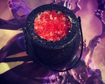 Witch’s brew bathbomb with DnD dice or mini