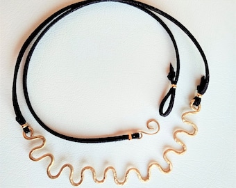 Schlange Design gold Halsband Halskette, Statement Leder und Draht gehämmert Schlange Halskette für Frau